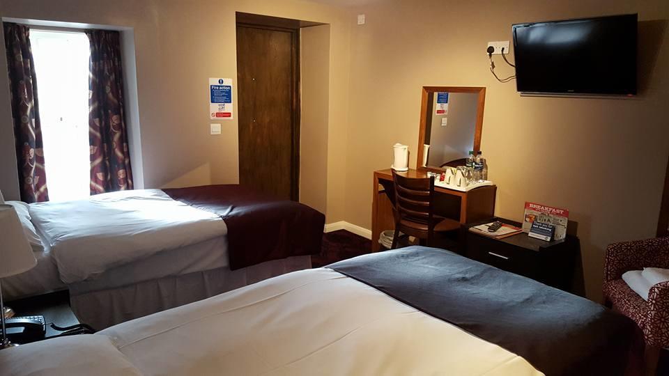 The Royal Hop Pole Wetherspoon Tewkesbury Bilik gambar